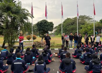 Bupati Tanjab Timur Romi Hariyanto Tinjau Sesi Latihan Paskibraka