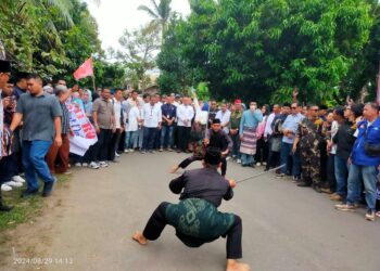 Calon Gubernur dan wakil Gubernur Jambi Romi-Sudirman Mendaftar ke KPU Jambi Dikawal Langsung Ribuan Masyarakat Jambi