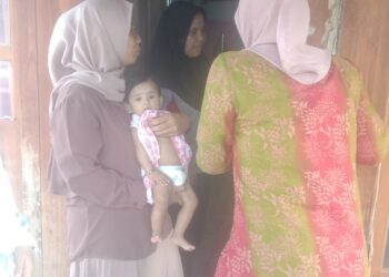 Pasangan Calon Bupati Tanjabtim Dilla-MT Hampiri Anak Penderita Tumor Perut