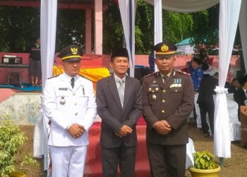 Camat Dendang Surya Aldian S. IP, MH. Pimpin Upacara HUT RI ke 79
