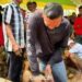 Hebat” Cawabup Tanjabtim Muslimin Tanja, Ikut Serta Lomba Kupas Kulit Kelapa