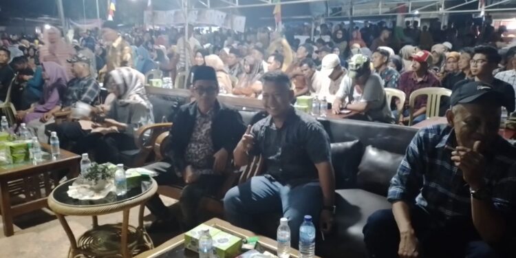 Bersama Tokoh Penting, Calon Bupati Dilla Hadir di Kontes Dangdut Sadu Terlihat Akrab Bersama Masyarakat