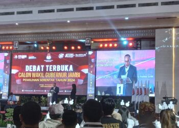 Tuka Gubernur Jambi Sekarang Juga, ” Ini Langsung Menggema di Ruang Debat