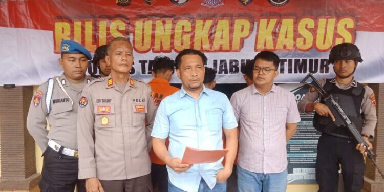 Dua Pria Bersenjata Tajam Diamankan Satreskrim Tanjabtim