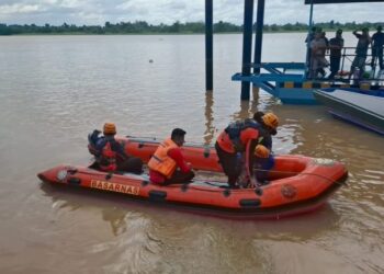 Kapal Pompong Terbakar di Perairan Berbak, Satu Penumpang Belum Ditemukan
