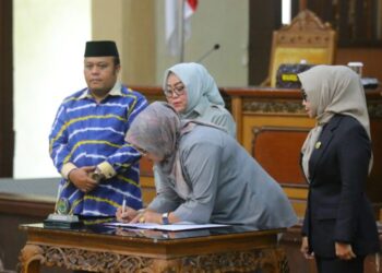 Ketua DPRD Tanjabtim Pimpin Paripurna Agenda Usulan Pemberhentian Bupati dan Wakil Bupati