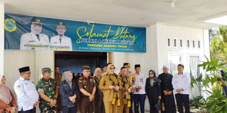 Hari Pertama Ngantor Bupati Dillah dan Wakil Bupati Muslimin disambut Langsung Jajaran Forkopimda Pemkab Tanjabtim
