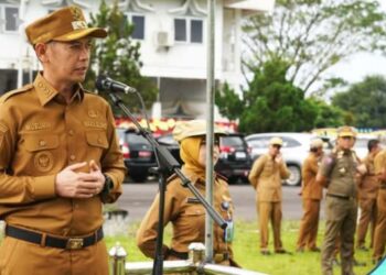 Wakil Bupati Tanjabtim Muslimin Tanja Pimpin Apel Pertama di Lapangan Kantor Bupati