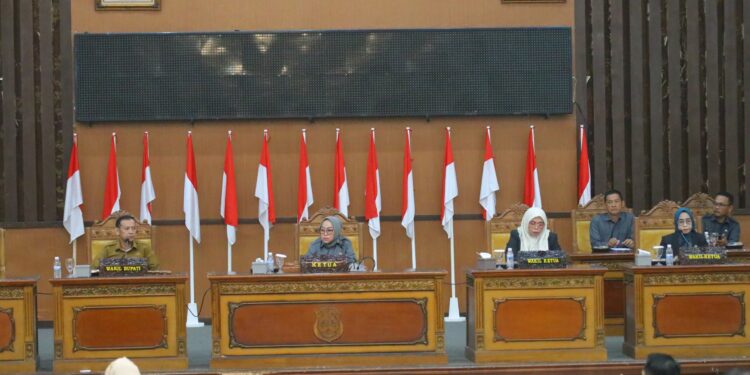 Eksekutif Jawab Pandangan Umum Fraksi DPRD Tanjabtim Terkait Nota Pengantar LKPJ Bupati TA 2024