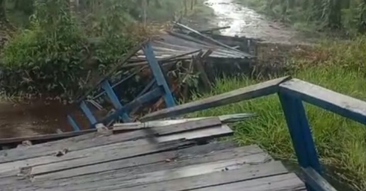 Jembatan Penghubung Desa Jatimulyo – Desa Sidomukti Ambruk