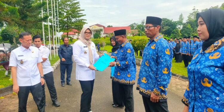 Bupati Tanjabtimur Serahkan SK Pengangkatan 427 CPNS dan PPPK