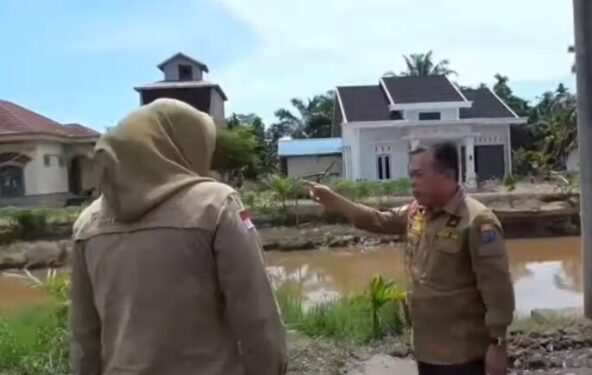 Bupati  Dampingi Gubernur Tinjau Jalan Provinsi Lintas Nipah Panjang Muara Sabak