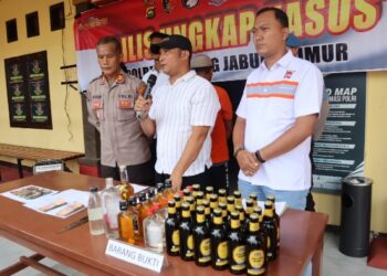 Operasi Pekat II Siginjai 2025, Polres Tanjabtim Amankan 39 Botol Miras Berbagai Merek Dari Sejumlah Warung
