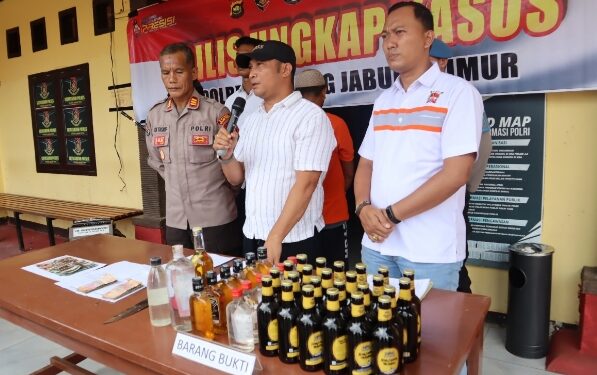 Operasi Pekat II Siginjai 2025, Polres Tanjabtim Amankan 39 Botol Miras Berbagai Merek Dari Sejumlah Warung