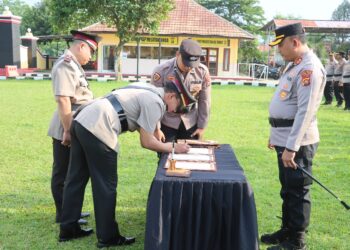 Kapolres Tanjab Timur Pimpin Upacara Serahterima Jabatan Kasat Pol Air Dan Kapolsek Kuala Jambi