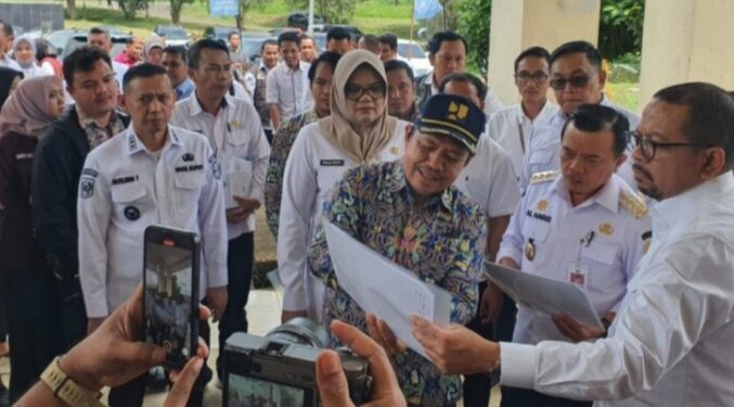Bupati dan Wakil Bupati Tanjabtim, Menyambut Kedatangan Wakil Kepala Staf Kepresidenan Republik Indonesia