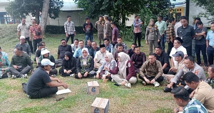 Bupati dan Wakil Bupati Tanjabtim Ini Justru “Datangin Pendemo” Langsung Duduk Bersama Menyerap Aspirasi