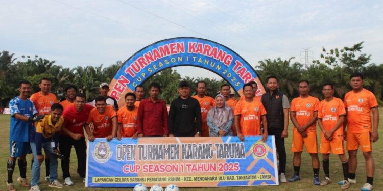 Ketua Umum KONI Tanjabtim Rustam Hasanuddin Hadiri Pembukaan  Turnamen Karang Taruna Cup Desa Pematang Rahim