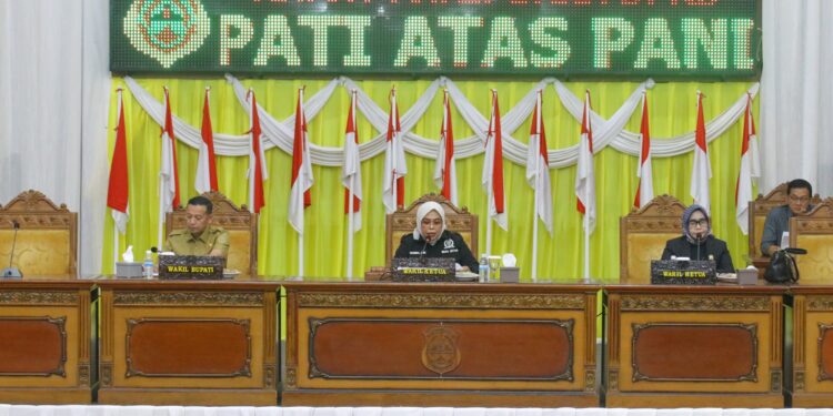 Rapat Paripurna Penyampaian Nota Pengantar Lima Ranperda Tanjab Timur Tahun 2025