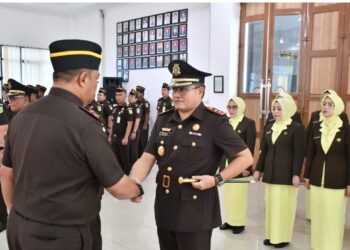 Kepala kejaksaan Tinggi Jambi, Sugeng Hariadi, S.H, M.H,  Melantik Pejabat Struktural Eselon III dan Kepala Kejaksaan Negeri Tanjabtim Anto Widi Nugroho, S.H, M.H,
